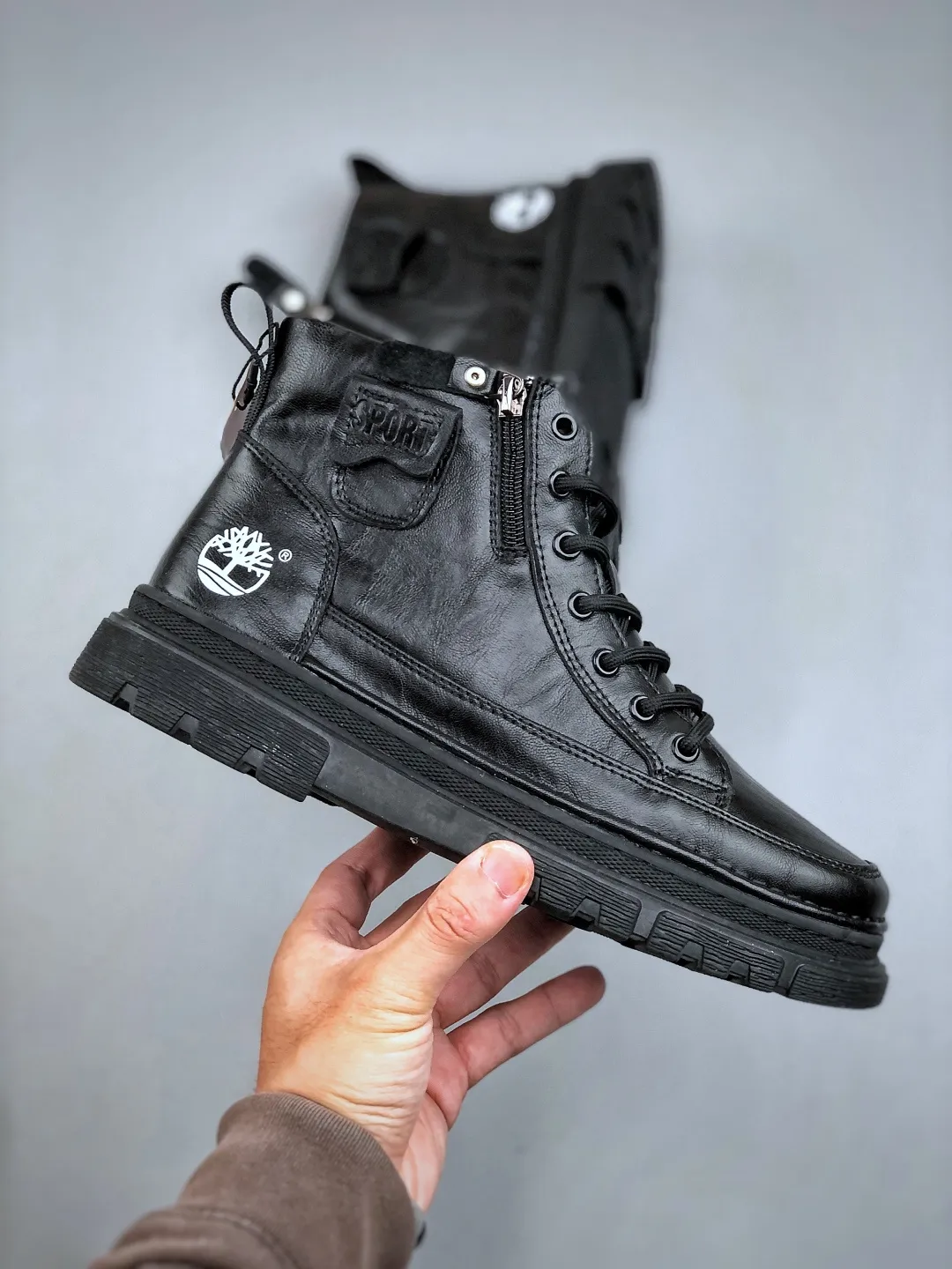 Local self-pickup💰520 Support store/Timberland Timberland classic 25ss new high-top, classic re-creation, new upgrade, Guangdong factory quality, original box and original packaging. The fabric is made of Italian top frosted cowhide, with anti-odor and anti-corrosion genuine leather latex insoles, giving you a perfect wearing experience. High-quality, durable and a must-have for sportsmen. Specially designed to treat handsome men. High-quality, first-class foot feel. Exclusive supply. Official item number: TB23066 Size: 39-44